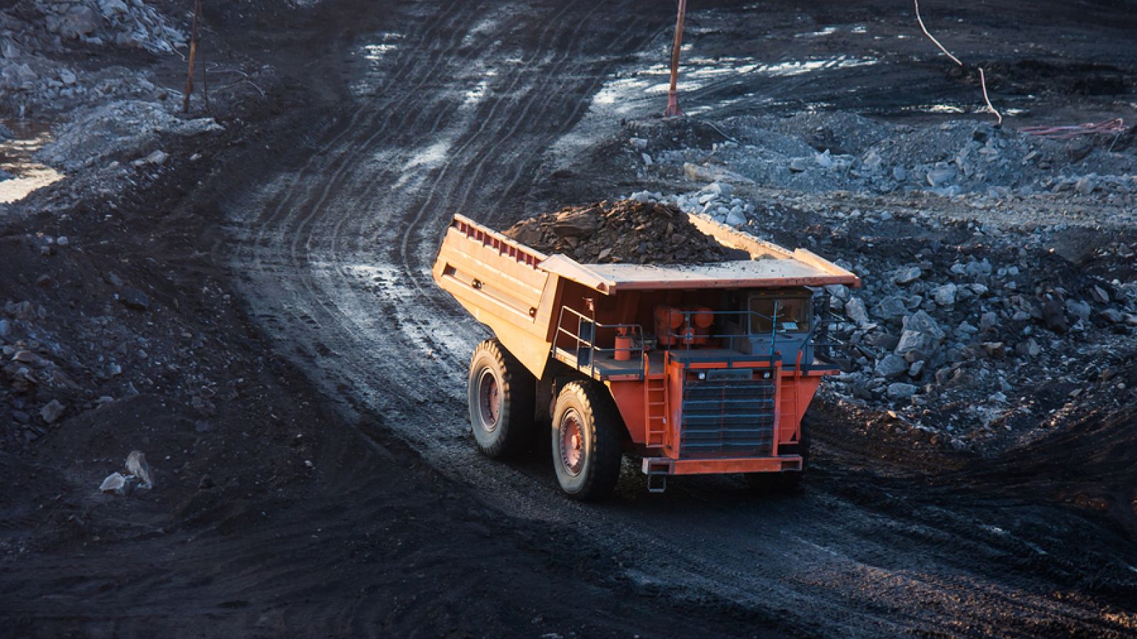 New implementing regulations related to the Geological and Mining Law come into force
